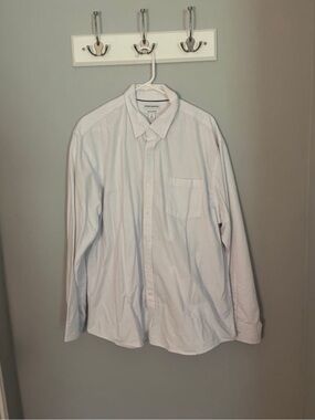 Amazon Essentials Men's White Long-Sleeve Button-Down Shirt